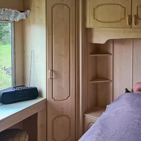 Pet Friendly Stacaravan In Sapunki